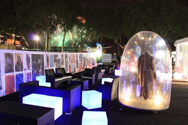 Location de mobiliers extérieurs, banquettes et cube lumineux autonomes